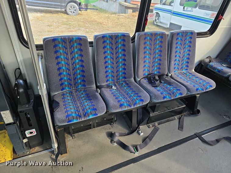 image for item DW3807 2010 Chevrolet 24' Glaval Titan shuttle bus