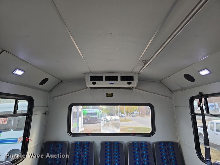 image for item DW3807 2010 Chevrolet 24' Glaval Titan shuttle bus