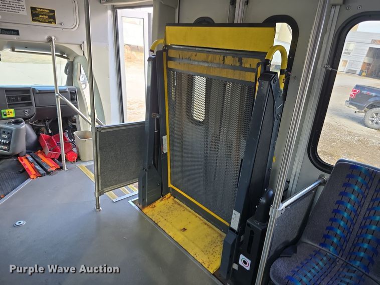 image for item DW3807 2010 Chevrolet 24' Glaval Titan shuttle bus