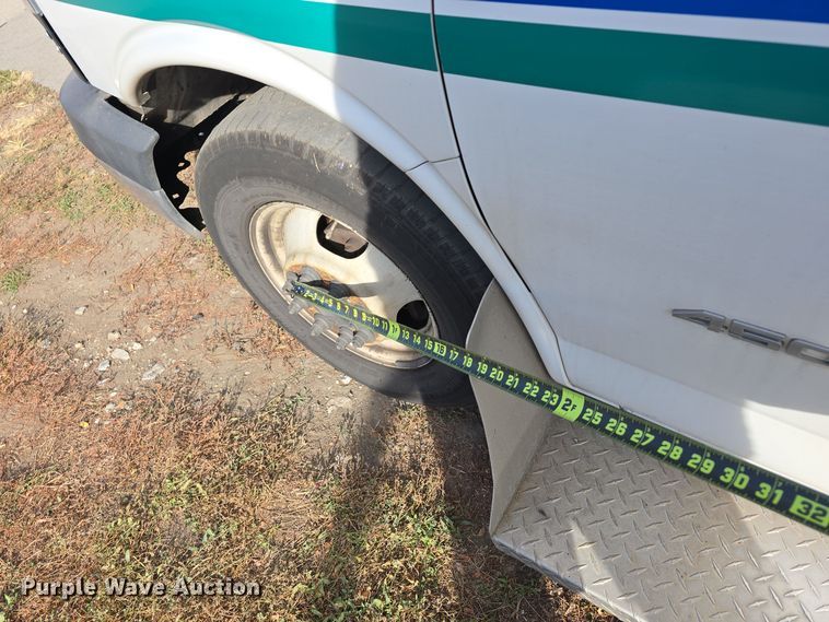 image for item DW3807 2010 Chevrolet 24' Glaval Titan shuttle bus