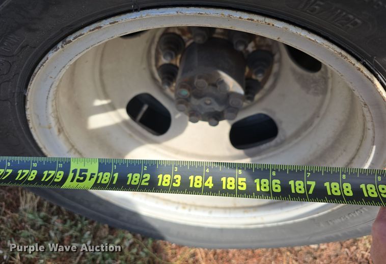 image for item DW3807 2010 Chevrolet 24' Glaval Titan shuttle bus