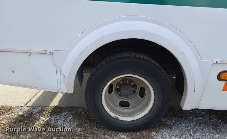 image for item DW3807 2010 Chevrolet 24' Glaval Titan shuttle bus