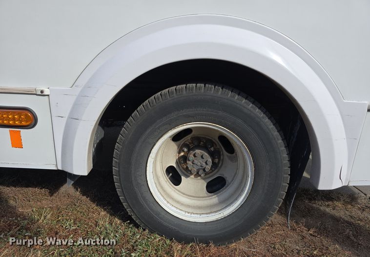 image for item DW3807 2010 Chevrolet 24' Glaval Titan shuttle bus