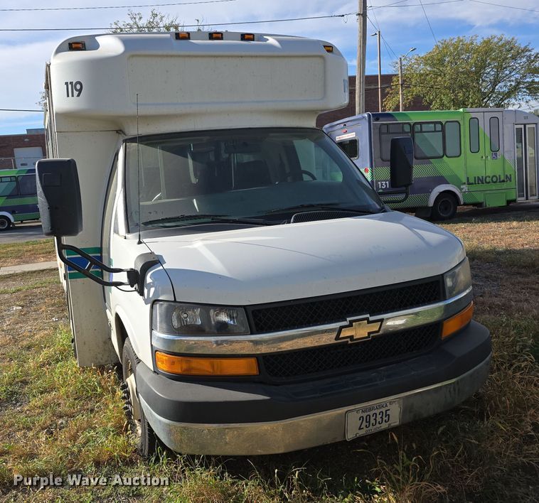 image for item DW3808 2010 Chevrolet 24' Glaval Titan shuttle bus