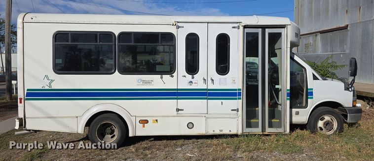 image for item DW3808 2010 Chevrolet 24' Glaval Titan shuttle bus