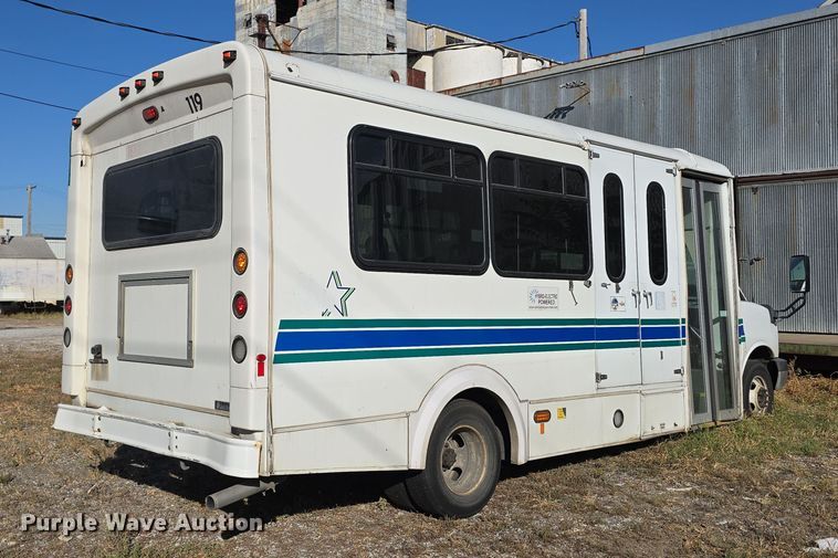 image for item DW3808 2010 Chevrolet 24' Glaval Titan shuttle bus