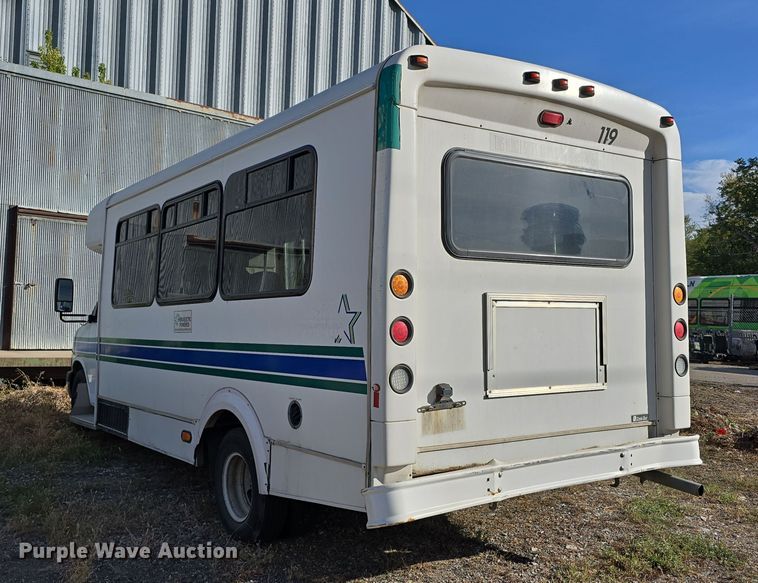 image for item DW3808 2010 Chevrolet 24' Glaval Titan shuttle bus