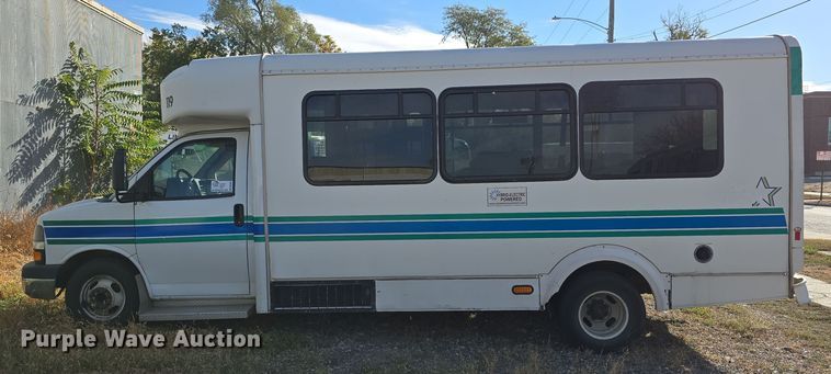 image for item DW3808 2010 Chevrolet 24' Glaval Titan shuttle bus