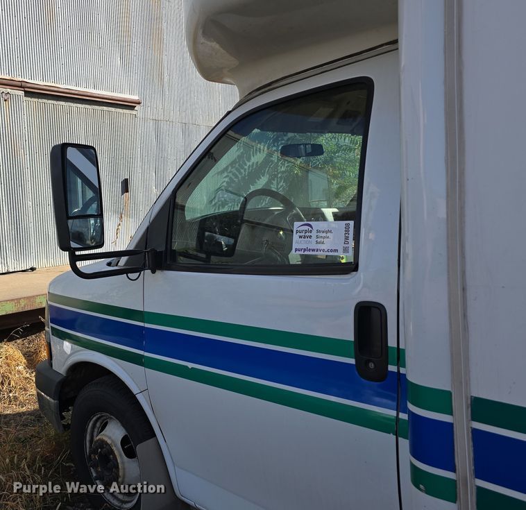 image for item DW3808 2010 Chevrolet 24' Glaval Titan shuttle bus