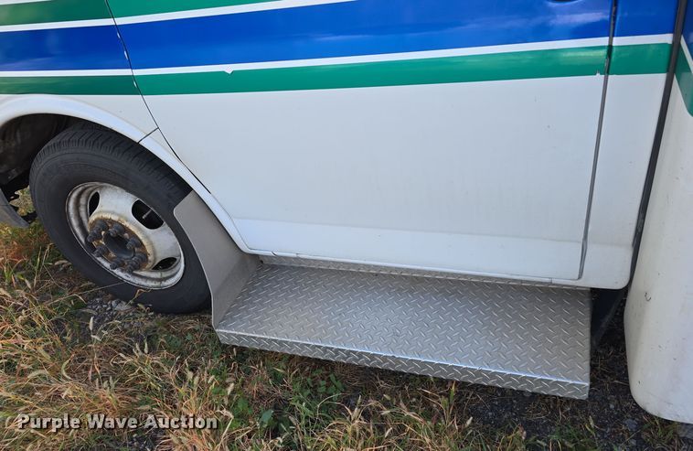 image for item DW3808 2010 Chevrolet 24' Glaval Titan shuttle bus