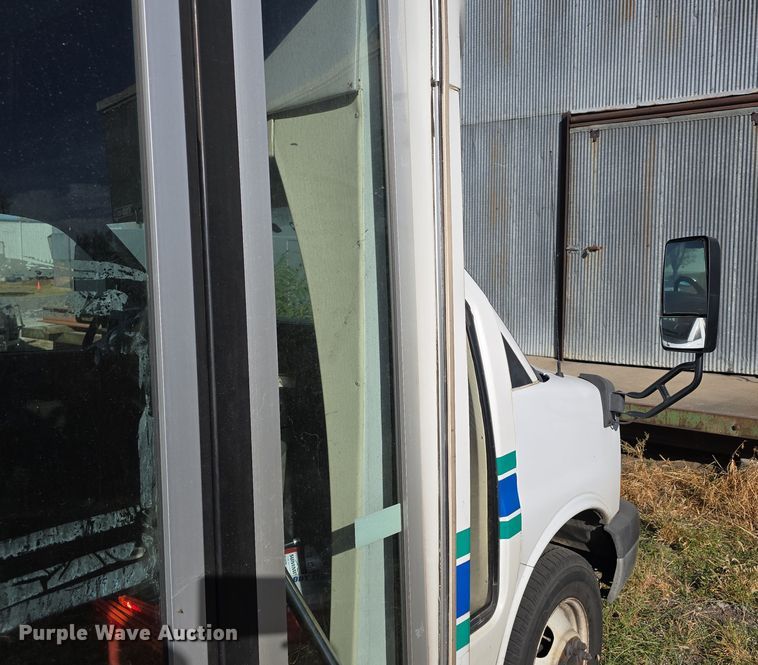 image for item DW3808 2010 Chevrolet 24' Glaval Titan shuttle bus