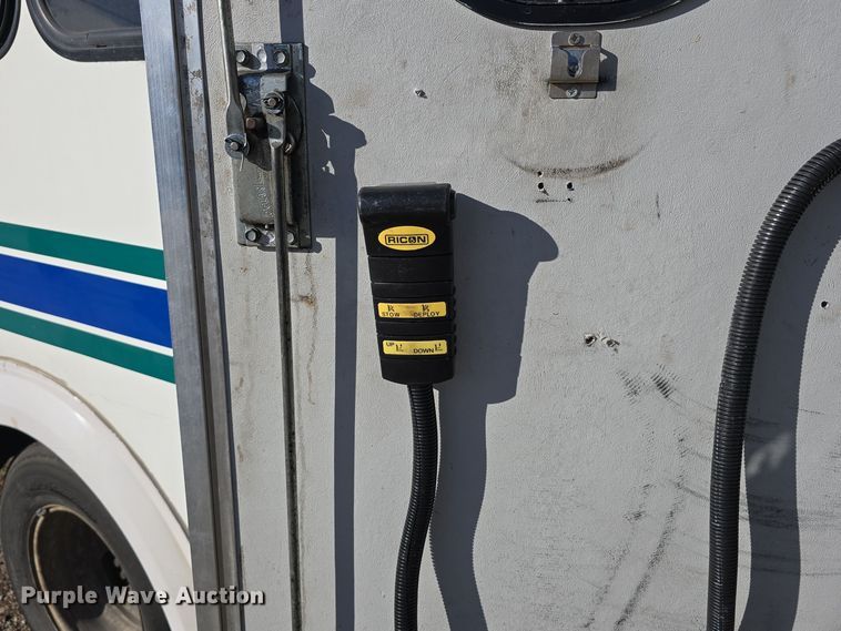 image for item DW3808 2010 Chevrolet 24' Glaval Titan shuttle bus