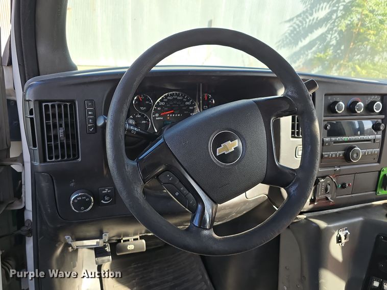 image for item DW3808 2010 Chevrolet 24' Glaval Titan shuttle bus