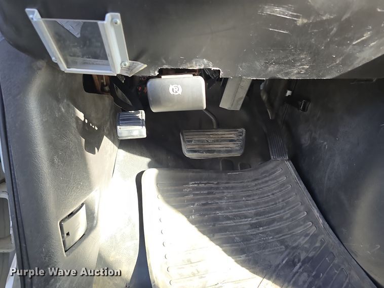 image for item DW3808 2010 Chevrolet 24' Glaval Titan shuttle bus