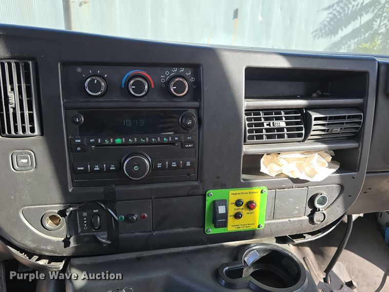 image for item DW3808 2010 Chevrolet 24' Glaval Titan shuttle bus