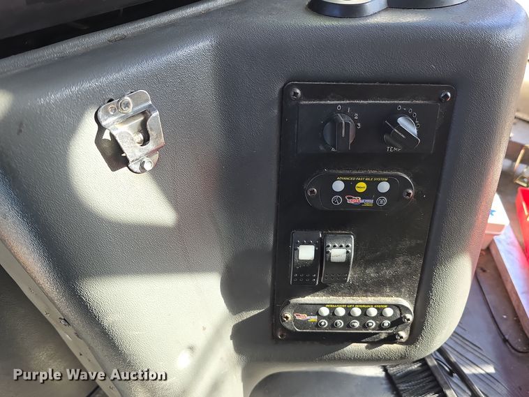 image for item DW3808 2010 Chevrolet 24' Glaval Titan shuttle bus