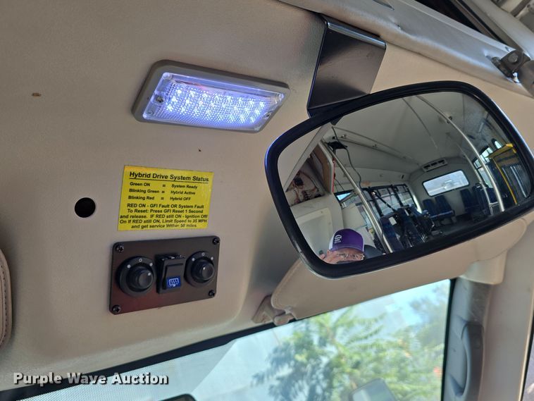 image for item DW3808 2010 Chevrolet 24' Glaval Titan shuttle bus