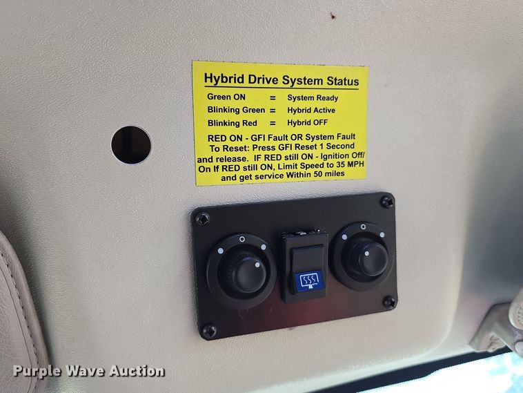 image for item DW3808 2010 Chevrolet 24' Glaval Titan shuttle bus