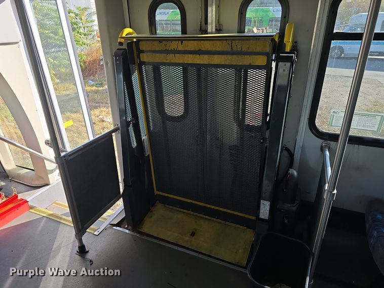 image for item DW3808 2010 Chevrolet 24' Glaval Titan shuttle bus