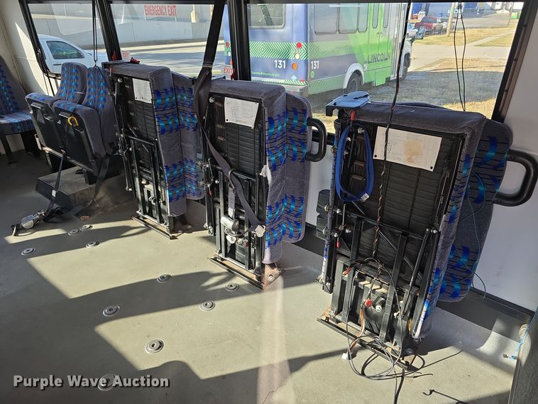 image for item DW3808 2010 Chevrolet 24' Glaval Titan shuttle bus