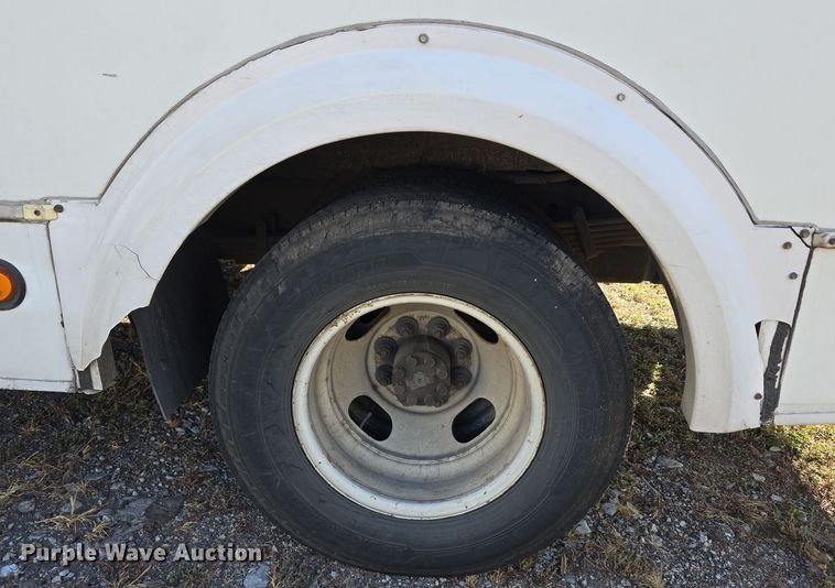 image for item DW3808 2010 Chevrolet 24' Glaval Titan shuttle bus