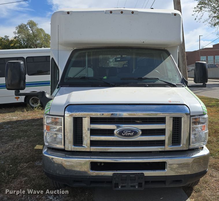 image for item DW3809 2017 Goshen Impulse Ford 220 shuttle bus