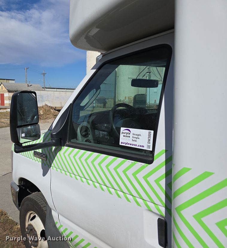 image for item DW3809 2017 Goshen Impulse Ford 220 shuttle bus