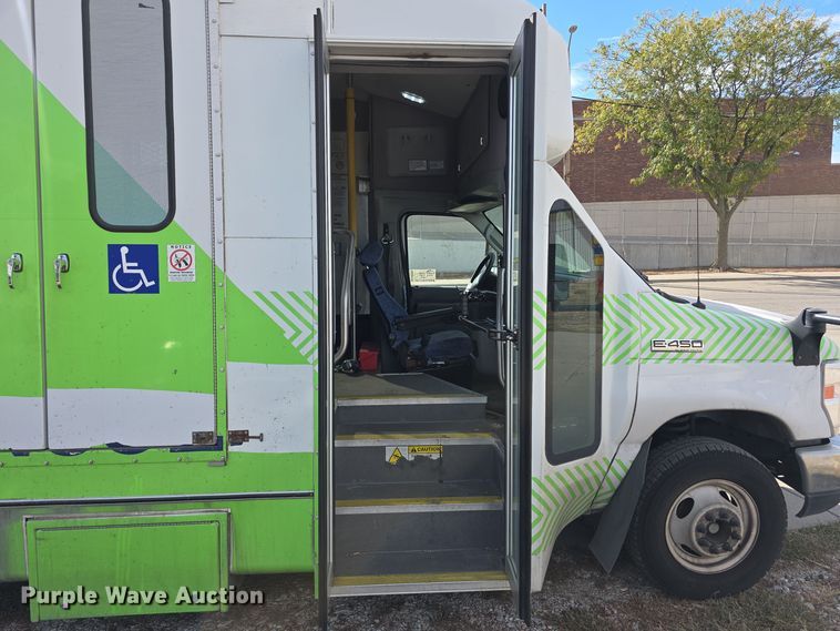 image for item DW3809 2017 Goshen Impulse Ford 220 shuttle bus