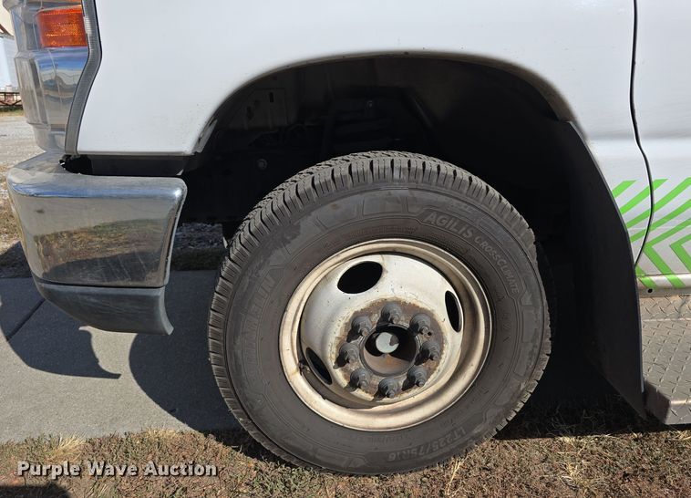 image for item DW3809 2017 Goshen Impulse Ford 220 shuttle bus