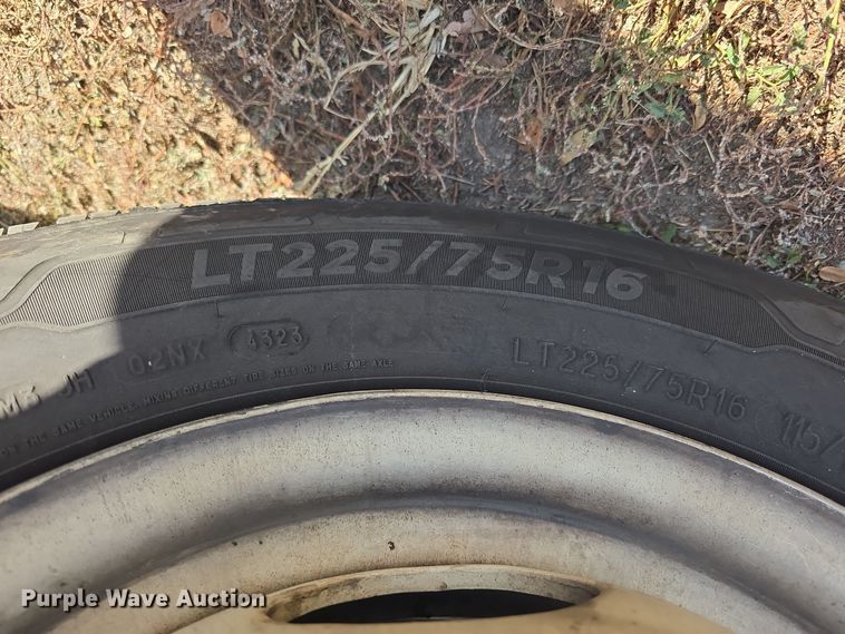 image for item DW3809 2017 Goshen Impulse Ford 220 shuttle bus