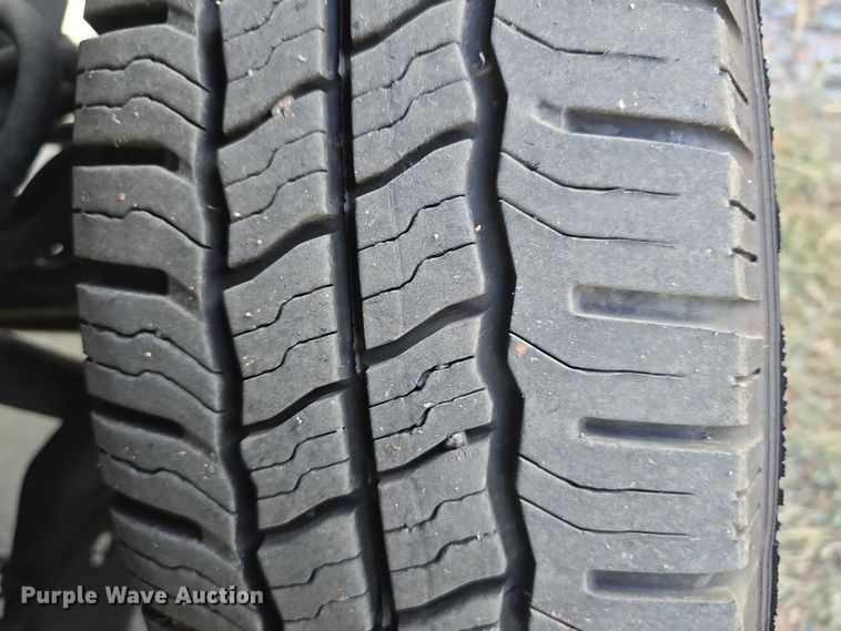 image for item DW3809 2017 Goshen Impulse Ford 220 shuttle bus