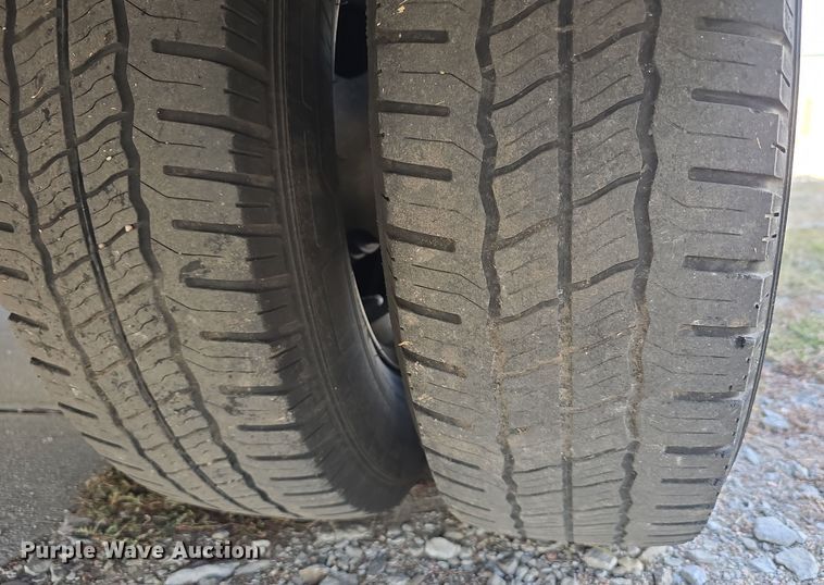 image for item DW3809 2017 Goshen Impulse Ford 220 shuttle bus