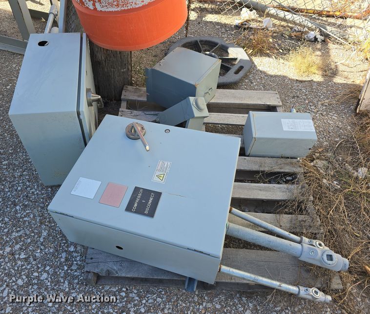 image for item DW3811 (2) ANGI Q-S50E4C75 CNG fueling station