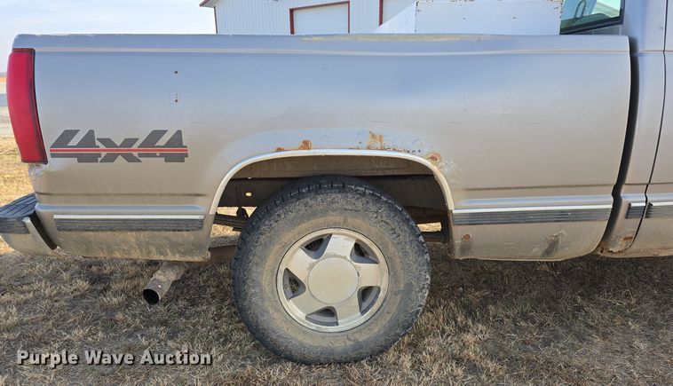 image for item DW3865 1998 GMC Sierra K1500 Ext. Cab pickup truck