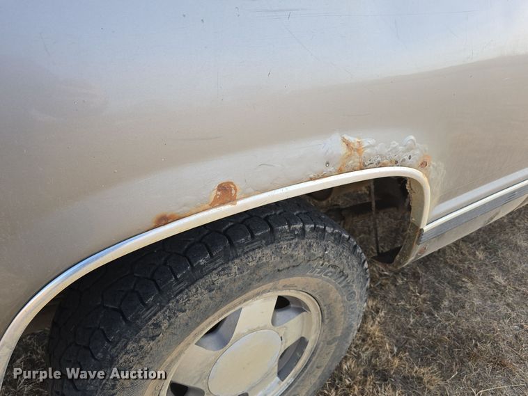 image for item DW3865 1998 GMC Sierra K1500 Ext. Cab pickup truck