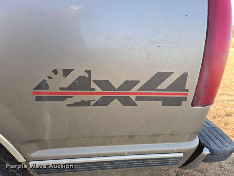 image for item DW3865 1998 GMC Sierra K1500 Ext. Cab pickup truck