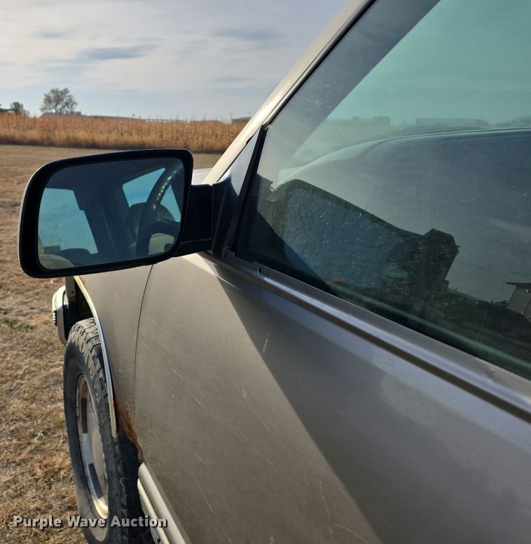 image for item DW3865 1998 GMC Sierra K1500 Ext. Cab pickup truck