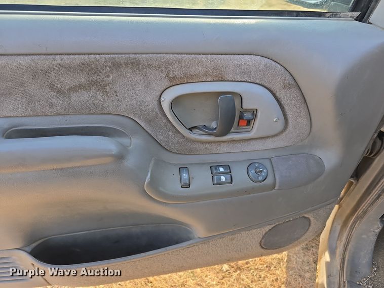 image for item DW3865 1998 GMC Sierra K1500 Ext. Cab pickup truck