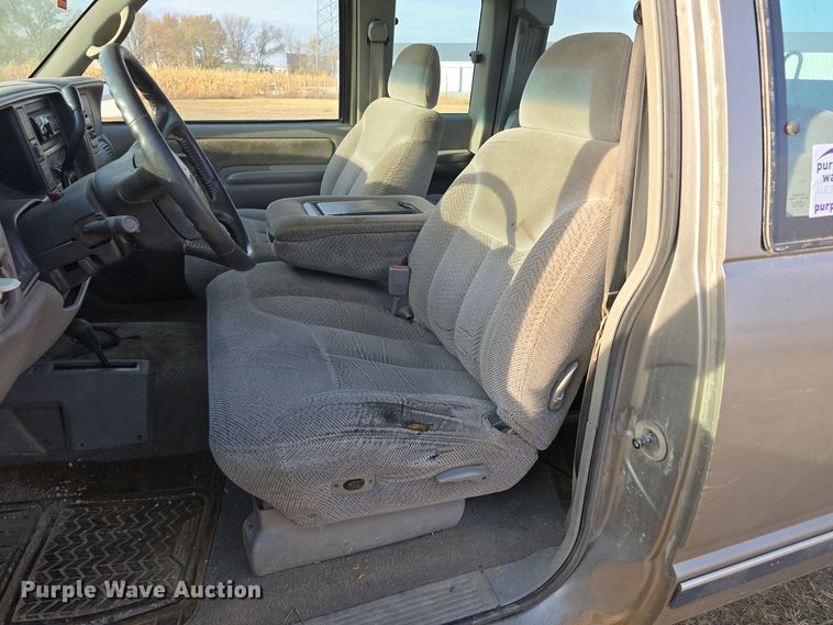 image for item DW3865 1998 GMC Sierra K1500 Ext. Cab pickup truck