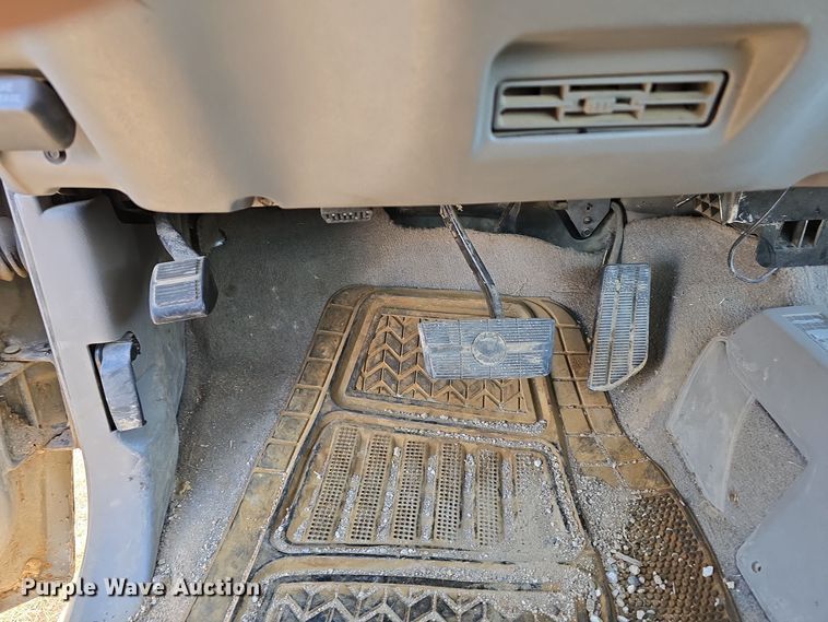 image for item DW3865 1998 GMC Sierra K1500 Ext. Cab pickup truck