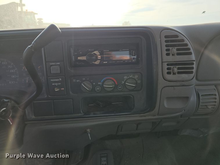 image for item DW3865 1998 GMC Sierra K1500 Ext. Cab pickup truck