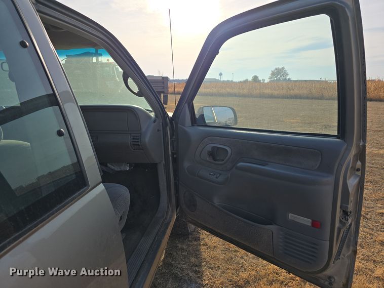 image for item DW3865 1998 GMC Sierra K1500 Ext. Cab pickup truck