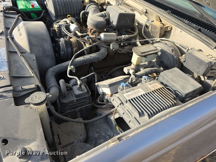 image for item DW3865 1998 GMC Sierra K1500 Ext. Cab pickup truck