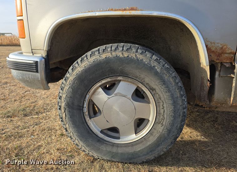 image for item DW3865 1998 GMC Sierra K1500 Ext. Cab pickup truck