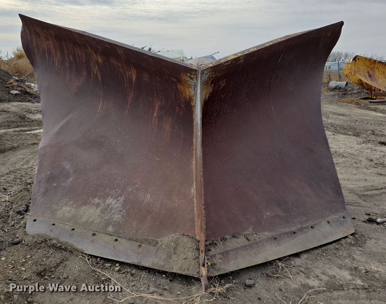 image for item DW3875 Caterpillar motor grader snow plow