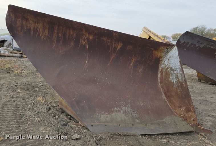 image for item DW3875 Caterpillar motor grader snow plow