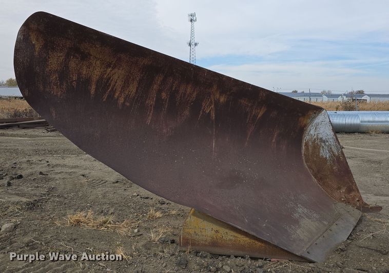 image for item DW3875 Caterpillar motor grader snow plow