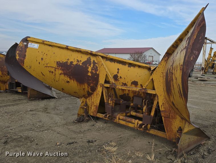 image for item DW3875 Caterpillar motor grader snow plow