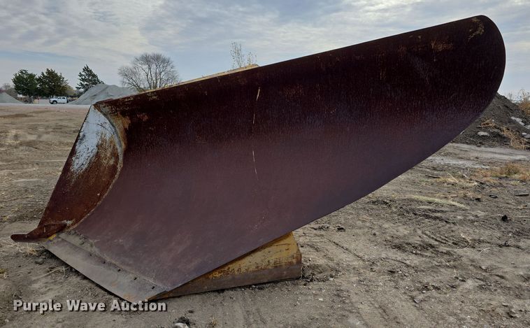 image for item DW3875 Caterpillar motor grader snow plow