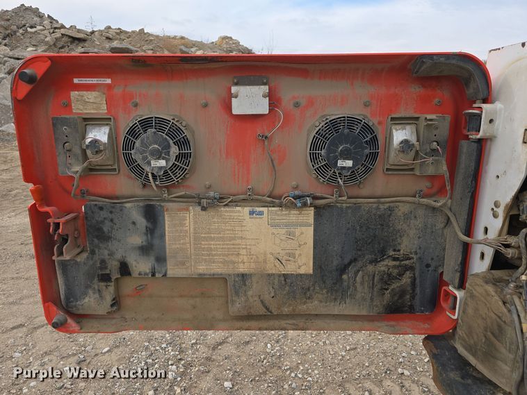 image for item DW3887 2017 Bobcat T770 skid steer loader